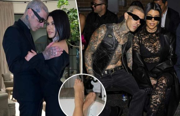 Travis Barker praises Kourtney Kardashian’s ‘angel feet’ in new photos
