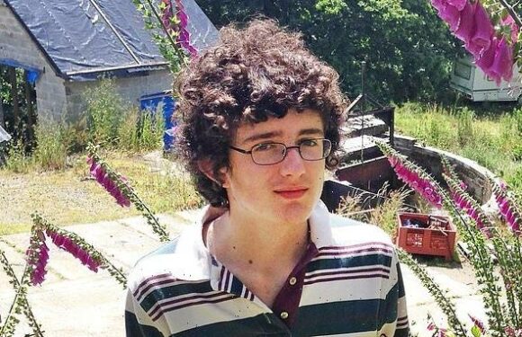 Universities urged to warn parents of students' suicide risk