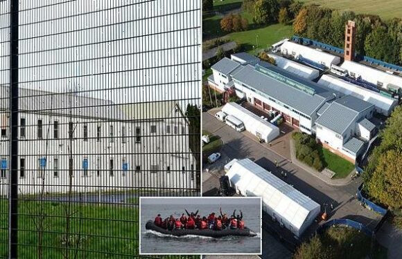 Watchdog describes 'wretched' conditions at migrant processing centre