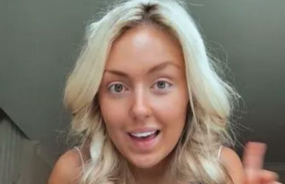 You've been doing your dressing gown curls all wrong – the right way makes them look so much better and bouncier | The Sun