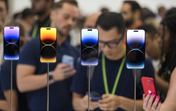 Apple’s iPhone problems are growing