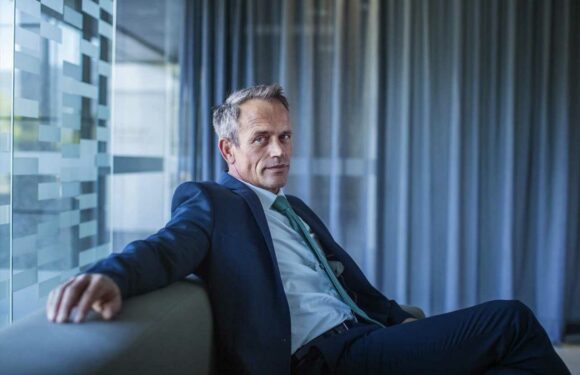 Brits warned what modern gentlemen should NOT do… and clothes with logos are OUT | The Sun