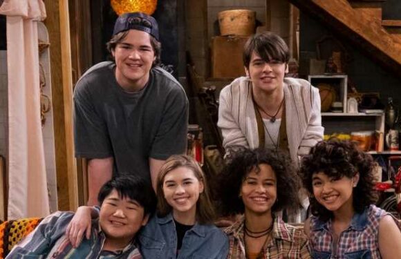 Callie Haverda, Maxwell Donovan & More Star In ‘That ’90s Show’ Teaser Trailer – Watch Now!
