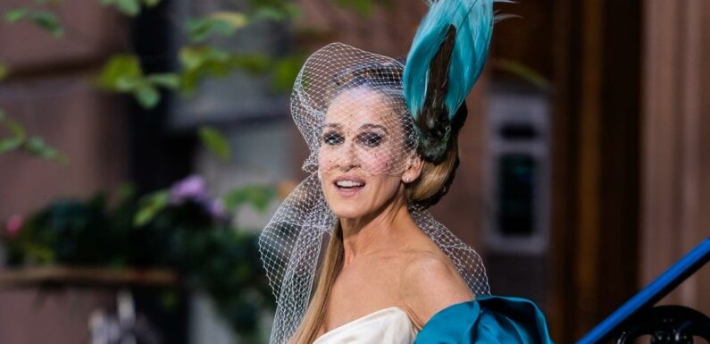 Carrie Bradshaw's Wedding Dress and Bird Headpiece Are Back For "And Just Like That"