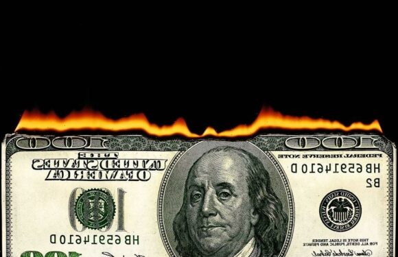 Experts Say A 2023 Recession Is 100% Likely