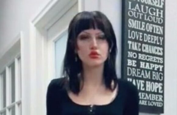 I got dress-coded by my manager at work – I don’t see the issue with my short skirt but people agree with my boss | The Sun