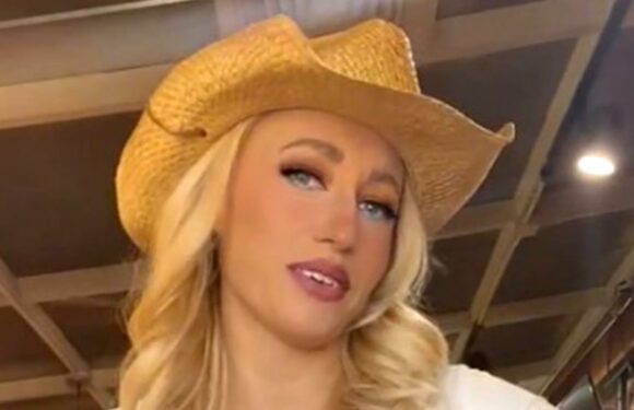 I work at Hooters – we get fined if our uniform isn’t perfect, we even use a DIY hack to fix our shoes | The Sun