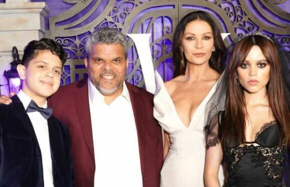 Jenna Ortega & Her Addams Family Reunite at Wednesday Premiere (Photos)