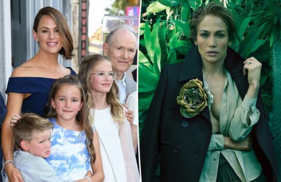 Jennifer Lopez describes co-parenting with Ben Afflecks ex-wife Jennifer Garner