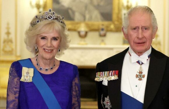 Kate and Camillas touching tribute to late Queen with sparkling jewels at state banquet
