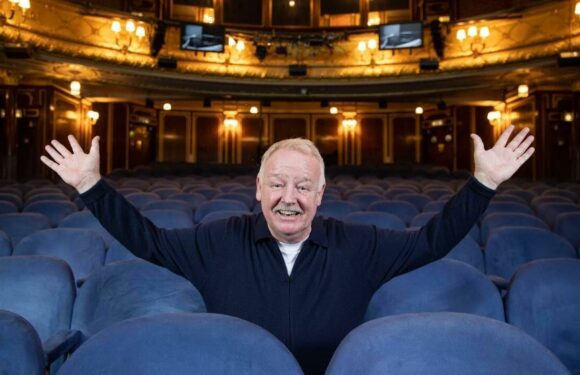 Les Dennis is back in his element adoring crowds in musical