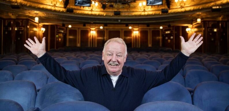 Les Dennis is back in his element adoring crowds in musical