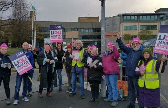 More than 70,000 lecturers at universities across UK begin strikes