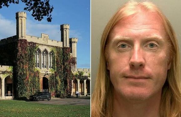 Police trainer for trying to have sex with '15-year-old' in KFC