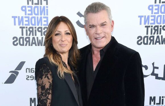 Ray Liotta's Fiancee Says Grief Is 'Unbearable' in Thanksgiving Tribute