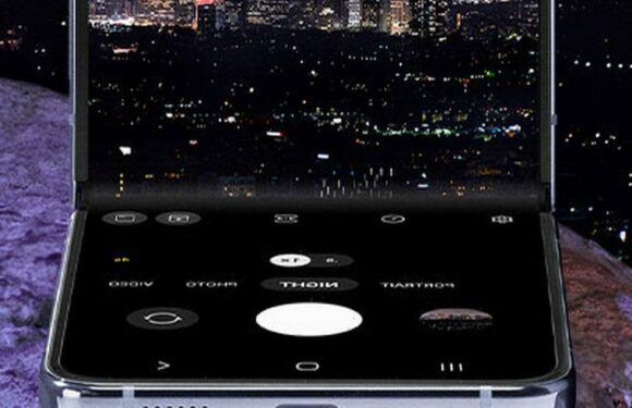 Samsung Galaxy Z Flip Black Friday deal sees £200 slashed off folding smartphone