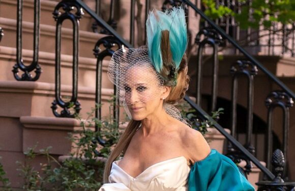 Sarah Jessica Parker Brings Back Carrie's Iconic Wedding Dress in 'AJLT'