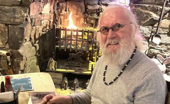 Sir Billy Connolly, 79, spotted at Scottish pub amid health battle