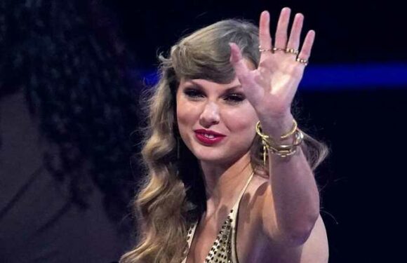 Still Shining! Taylor Swift Wins Artist of the Year at the 2022 AMAs