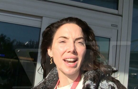 Whitney Cummings Taking Jokes To OnlyFans Because Twitter's Full of 'Dorks'