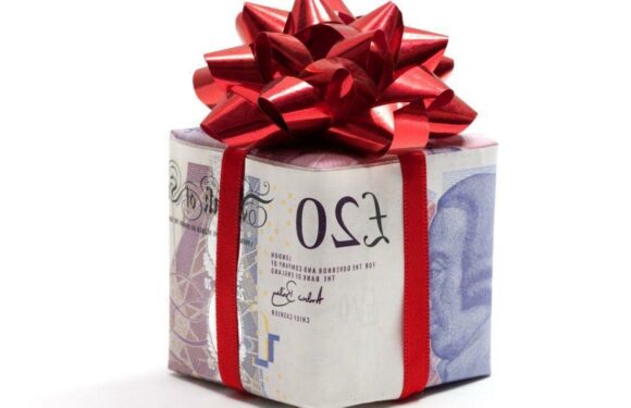 A third of parents plan to give their children money this Christmas