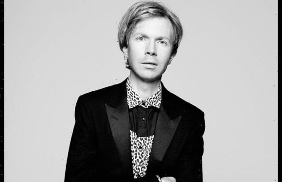 Beck Shares Performance Video For ‘Old Man’ Cover
