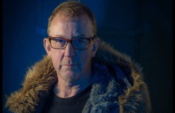 Blurs Dave Rowntree Shares Video For Solo Single Tape Measure
