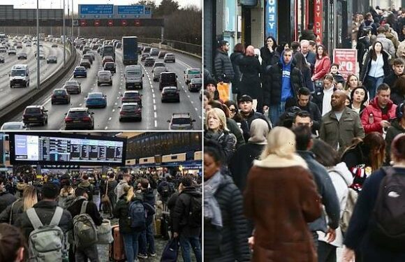 Boxing Day shoppers warned of traffic chaos amid train strikes