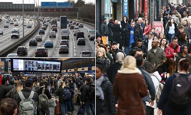 Boxing Day shoppers warned of traffic chaos amid train strikes