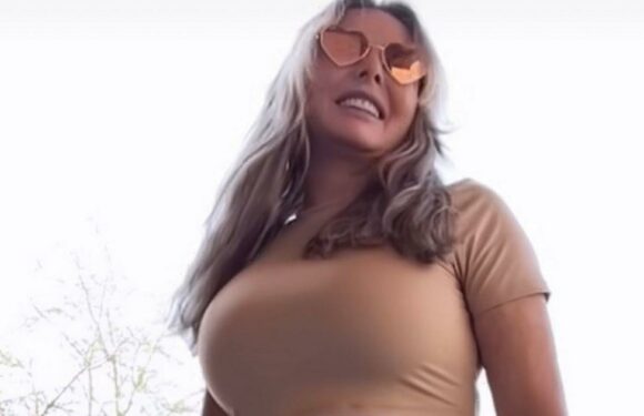 Carol Vorderman flaunts toned abs as she reflects on ‘gym obsessed’ 2022