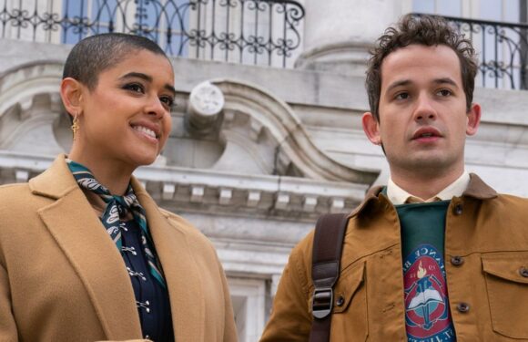 Gossip Girl’s Joshua Safran Confirms There Are Cliffhangers At End of Season 2