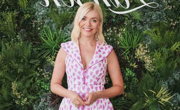 ‘I’m Holly Wiloughby’s stylist and these are my style tricks’