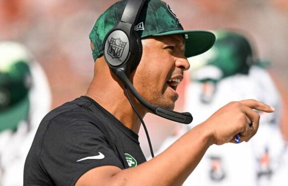 Jets WR Coach Miles Austin Suspended For Violating NFL's Gambling Policy