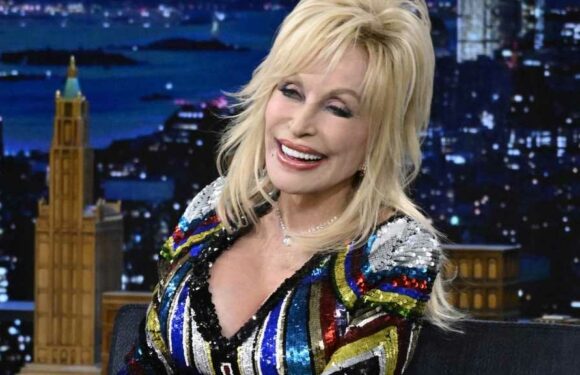 Jimmy Fallon Shocks Starstruck Uber Driver With Phone Call From Dolly Parton