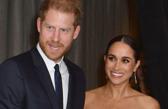 Kate & William show strength in Christmas card unlike Harry & Meghan