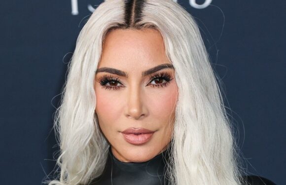 Kim Kardashian Shares Unedited Snap With Sisters Amid Photoshop Allegations