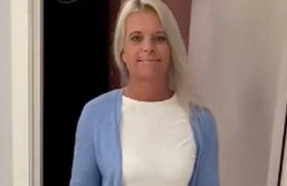 Mum sheds 10 yrs and turns into Margot Robbie – by wearing daughters clothes