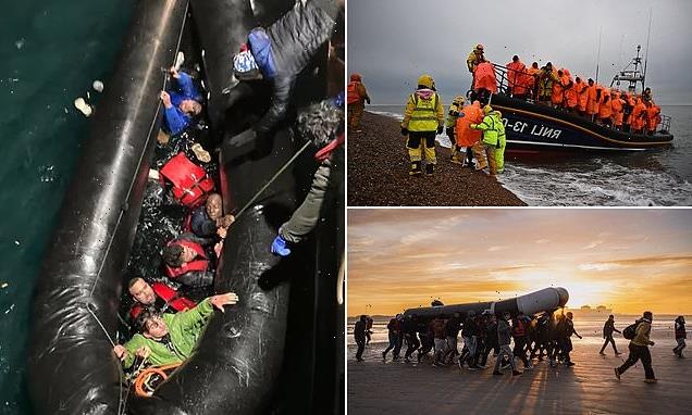 People smugglers offering £435 cut-price 'Christmas deal' to migrants