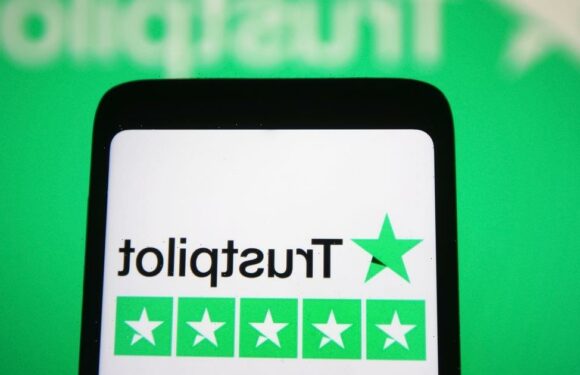 Positive online reviews have slumped in the last year – as negative reviews rise