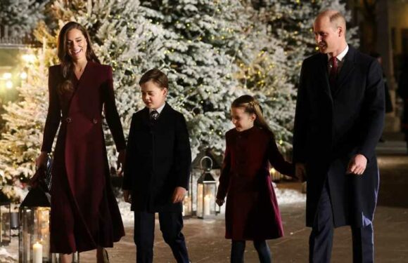 Stylish Sisters! Pippa Middleton and Princess Kate Match at Christmas Show