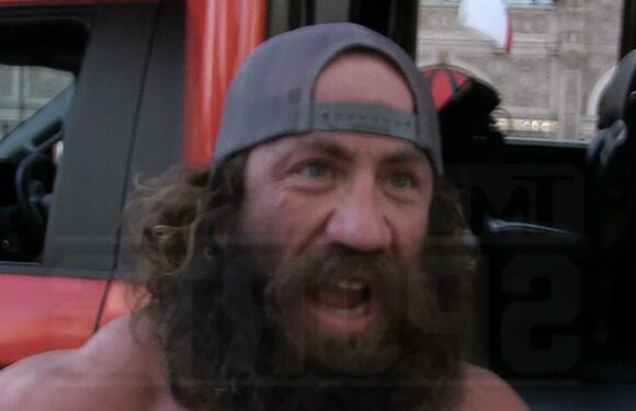 The Liver King Lifts Weights In Middle of L.A. Traffic, Still on Steroids