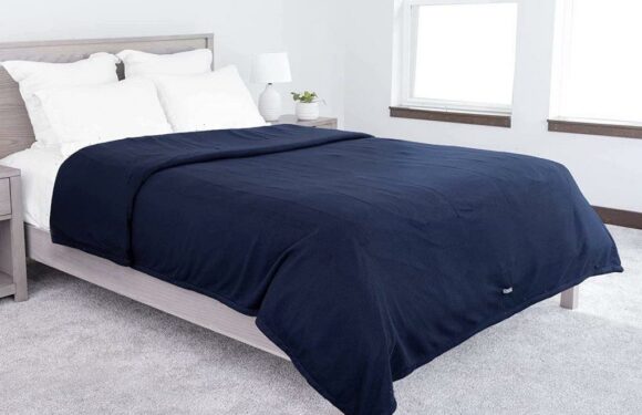 This ‘Must-buy’ Heated Blanket Is Made for Sharing — It Comes With Two Separate Controls