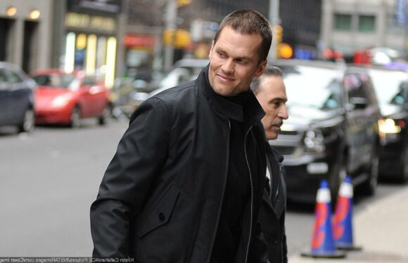 Tom Brady Sparks Debate With Possibility of Returning to New England Patriots
