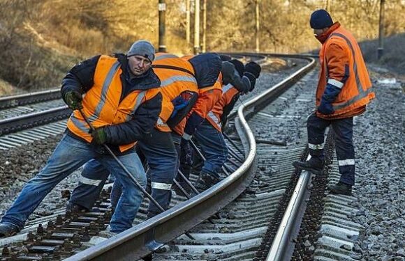 War is no excuse for poor service, Ukraine's rail chief's heroic words