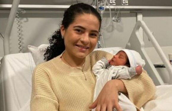 Woman who didn’t know she was pregnant gives birth in plane toilet