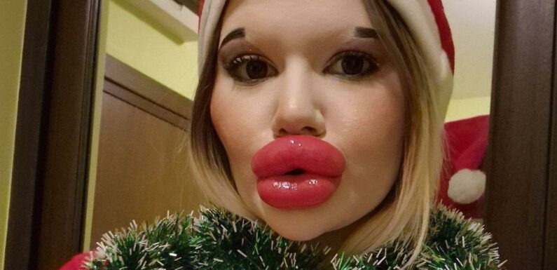 Woman with worlds biggest lips offers mistletoe kiss this Xmas – to highest bid