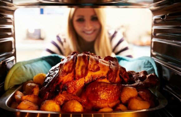 Youve been cooking turkey wrong – as chefs say its all in the pan you use
