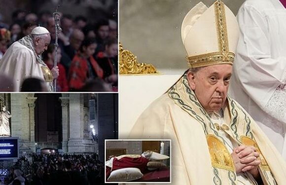 100,000 Catholics expected to pay their respects to Pope Benedict XVI