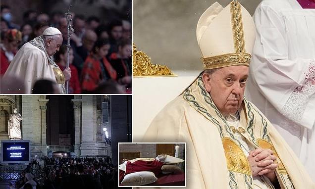 100,000 Catholics expected to pay their respects to Pope Benedict XVI