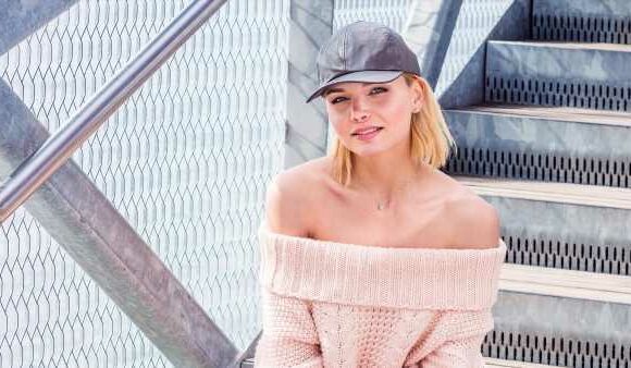 21 Cozy and Flattering Sweaters for Pear-Shaped Bodies